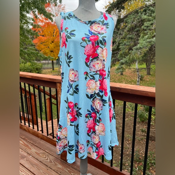 NEW PLUS SIZE Camisa floral dress. Cheerful light blue w/peonies. - Picture 9 of 12